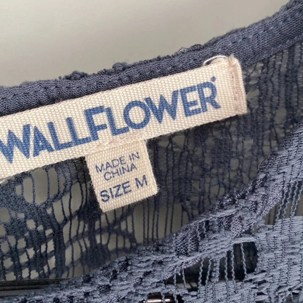 Grayish Blue Lace Tank Top - Picture 2 of 2